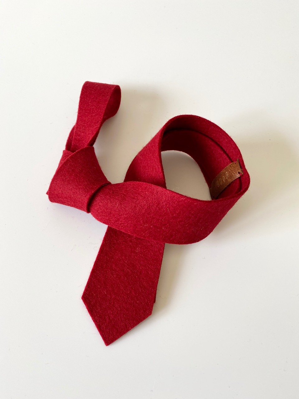 fryskfilt_strik_stropdas_wol_wolvilt_vilt_urbanstyle_rood_01 Stropdas STRIK - 100% wol - Afbeelding 1