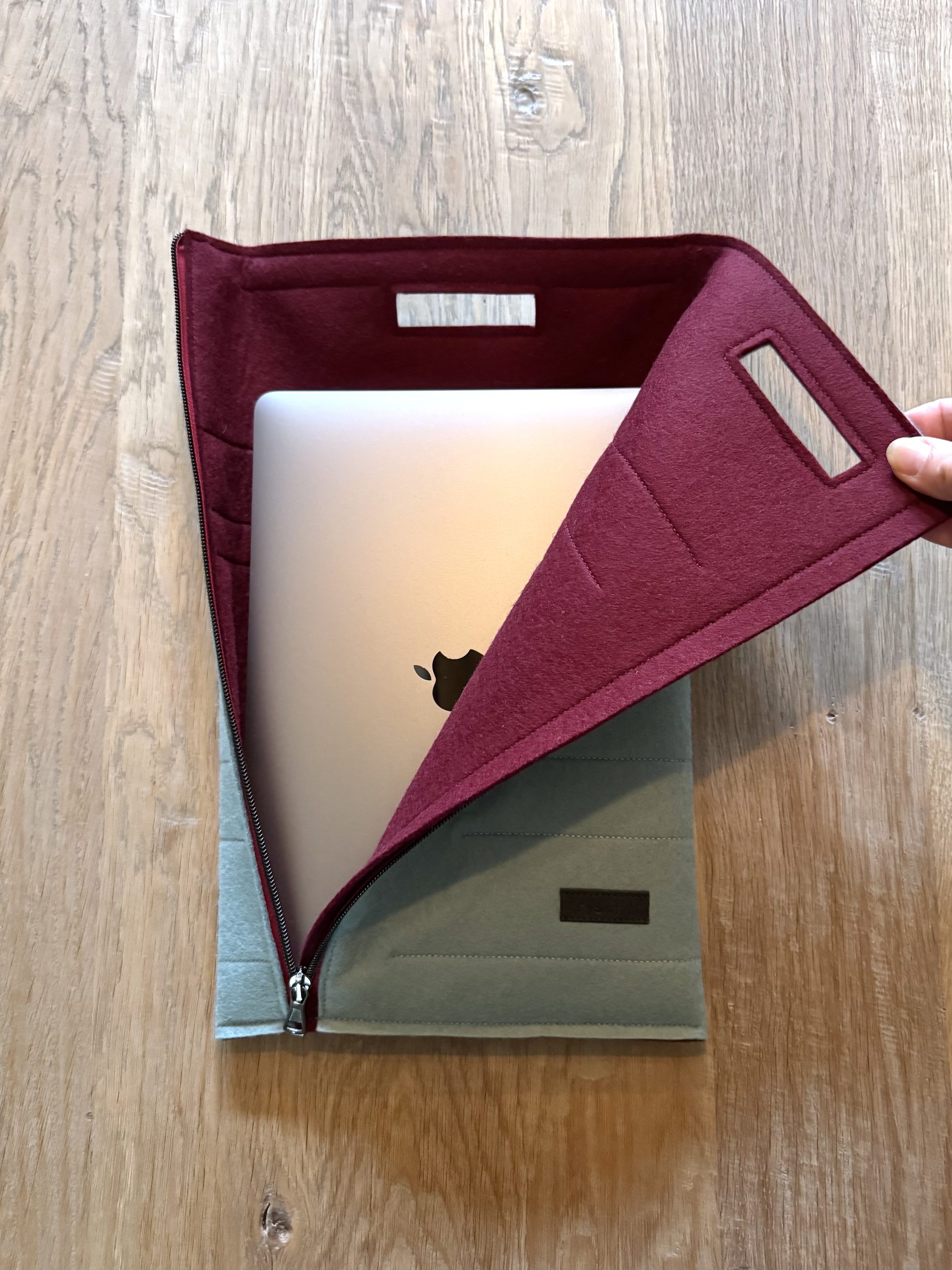 fryskfilt_sleevetas_warber_wolvilt_laptoptas_opmaat_01 Laptop sleevetas van wolvilt - WARBER - Afbeelding 1
